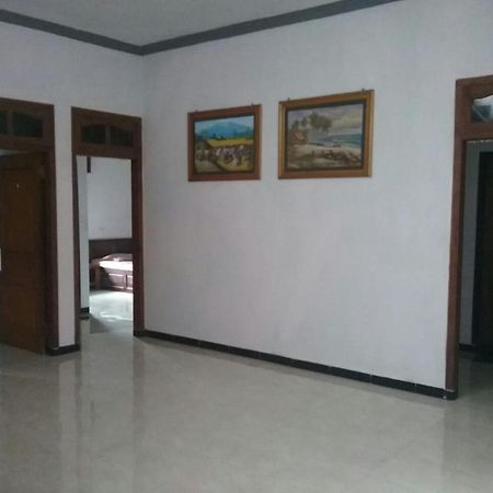 Hotel NGEBEL INDAH Buitenkant foto