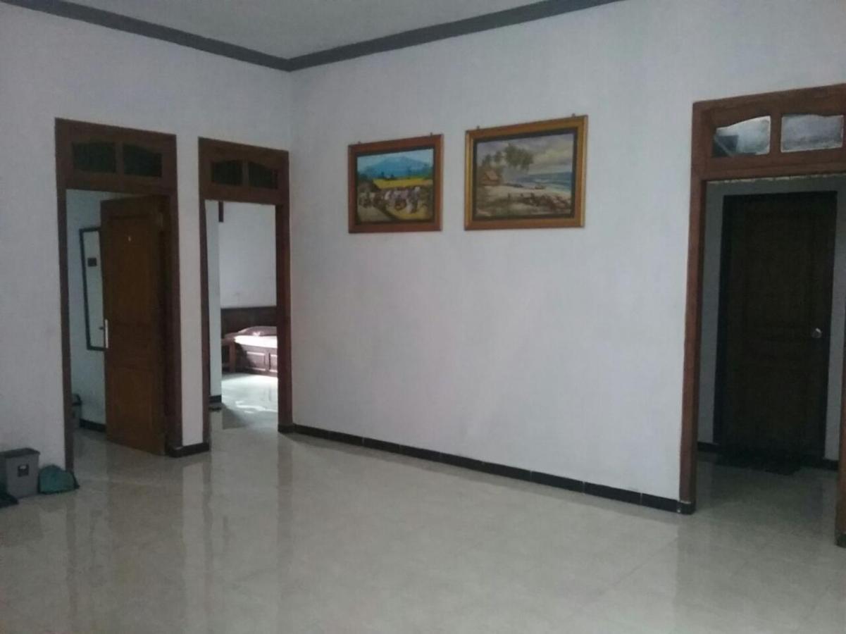 Hotel NGEBEL INDAH Buitenkant foto
