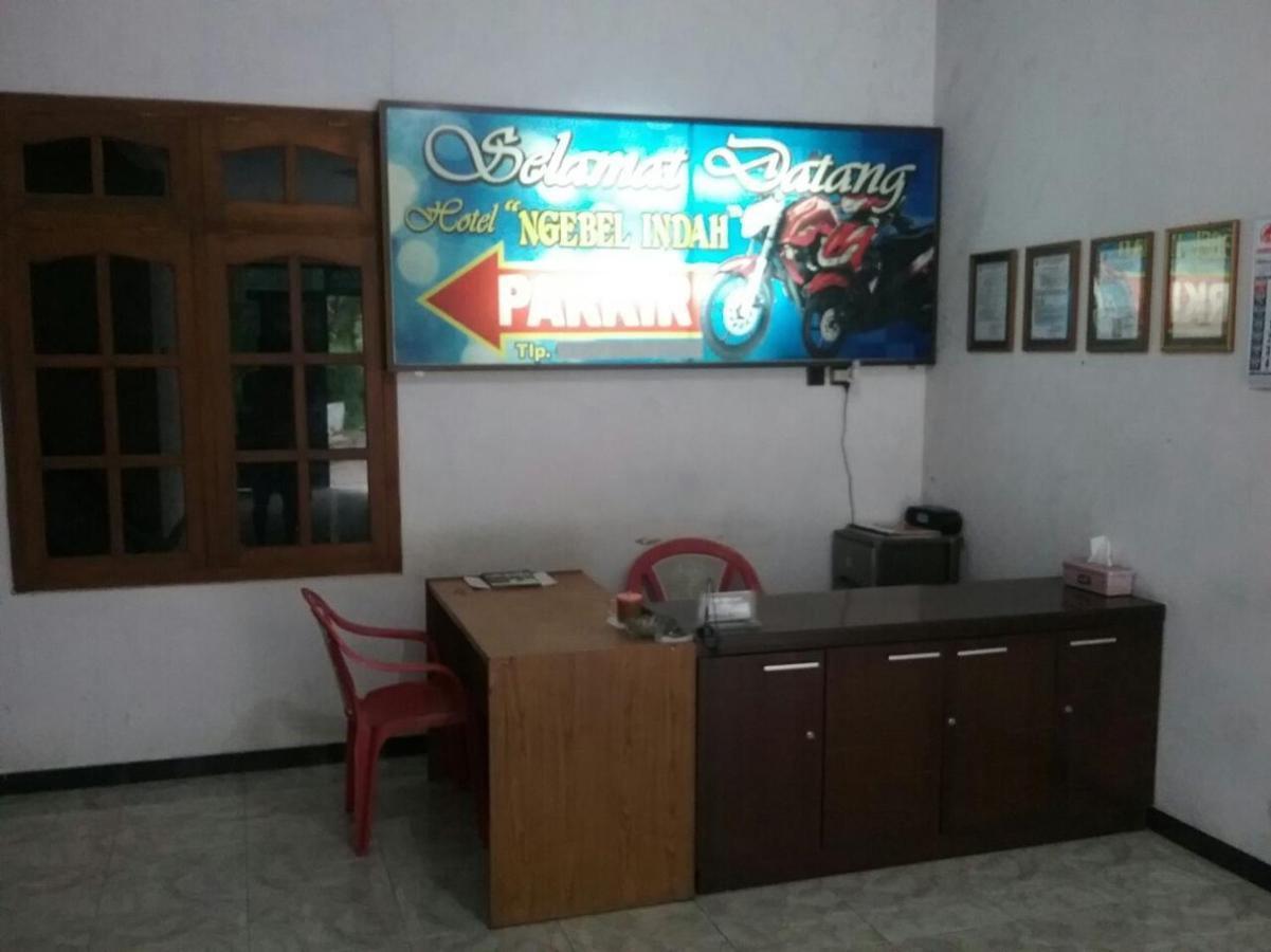 Hotel NGEBEL INDAH Buitenkant foto