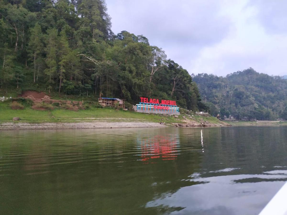 Hotel NGEBEL INDAH Buitenkant foto