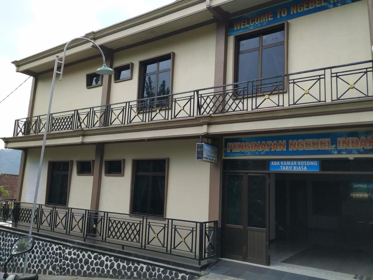 Hotel NGEBEL INDAH Buitenkant foto