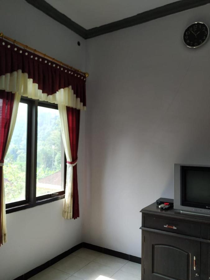 Hotel NGEBEL INDAH Buitenkant foto